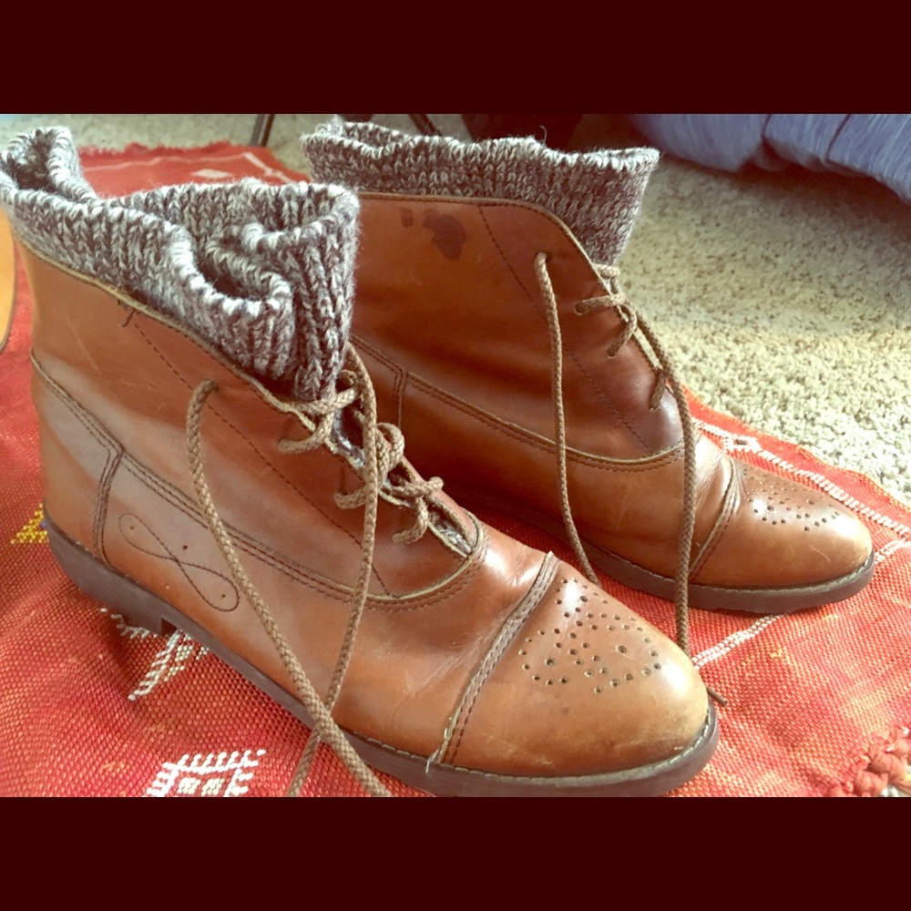 * Rare Romanian Leather Booties, w/ sweater lining - Picture 1 of 8